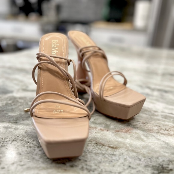 NWT Bella Marie Platforms With Sculpted Shiny Heel And Tie Up Straps - Picture 7 of 8